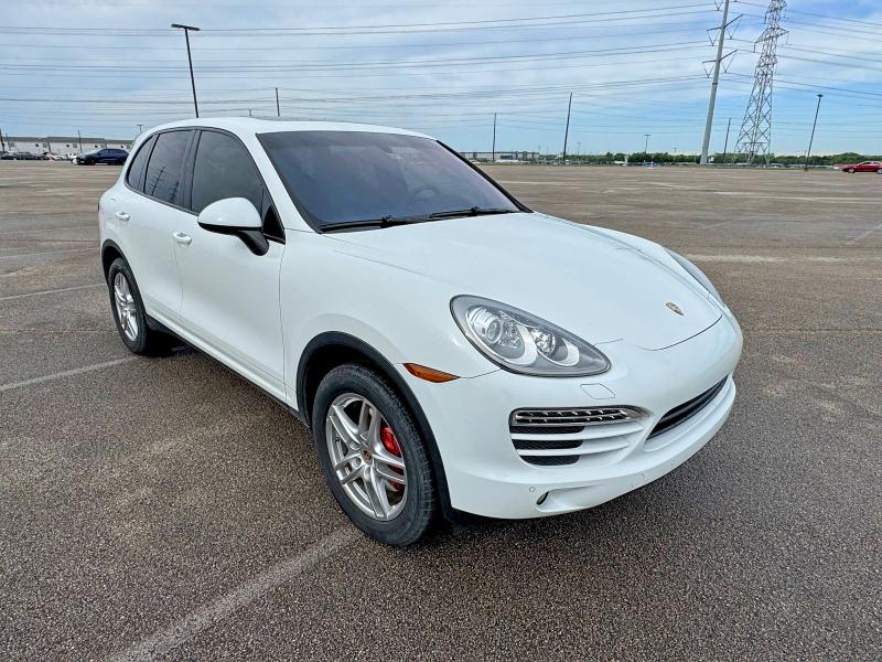 48778216 :رقم المزاد ، WP1AA2A28ELA02404 vin ، 2014 Porsche Cayenne مزاد بيع