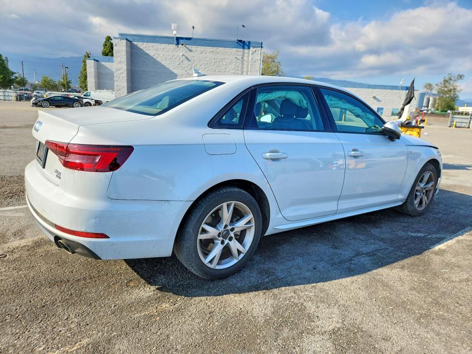 48015906 :رقم المزاد ، WAUKMAF4XJA210403 vin ، 2018 Audi A4 مزاد بيع