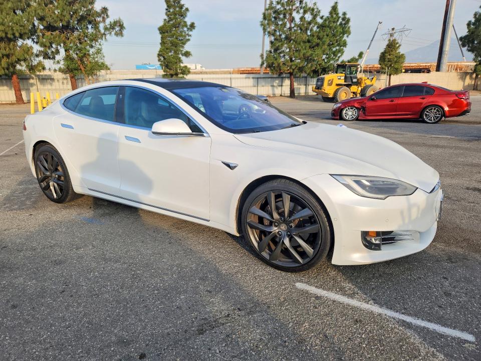 48629886 :رقم المزاد ، 5YJSA1E13HF206276 vin ، 2017 Tesla Model S مزاد بيع