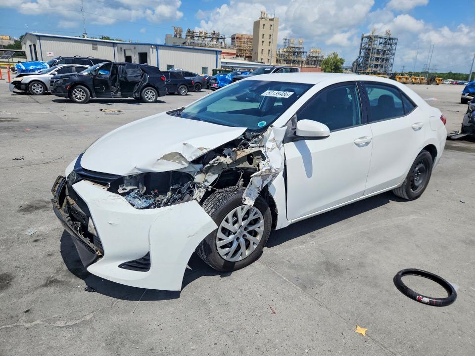 50139486 :رقم المزاد ، 5YFBURHE6JP816476 vin ، 2018 Toyota Corolla مزاد بيع