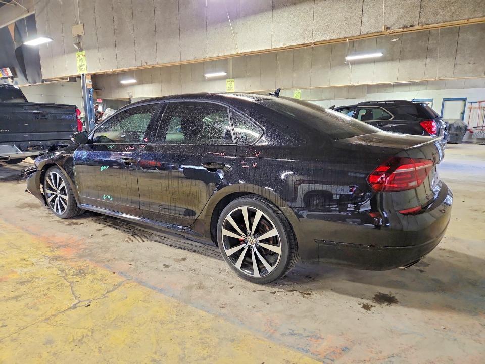 47633126 :رقم المزاد ، 1VWJM7A31JC039333 vin ، 2018 Volkswagen Passat مزاد بيع