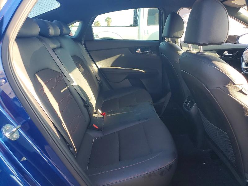 50268736 :رقم المزاد ، 3KPF44AC0ME395244 vin ، 2021 Kia Forte مزاد بيع