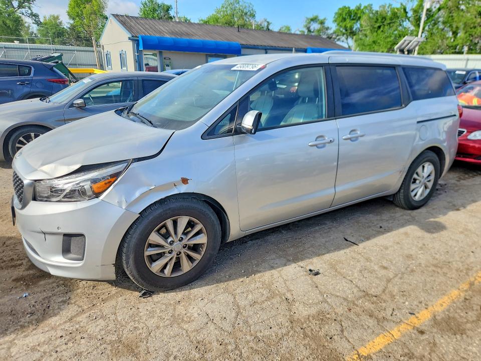 49809796 :رقم المزاد ، KNDMB5C10H6246083 vin ، 2017 Kia Sedona مزاد بيع