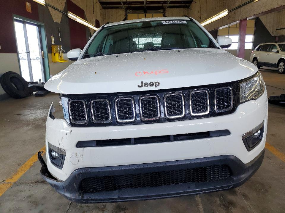 49638076 :رقم المزاد ، 3C4NJDBB2JT349822 vin ، 2018 Jeep Compass مزاد بيع