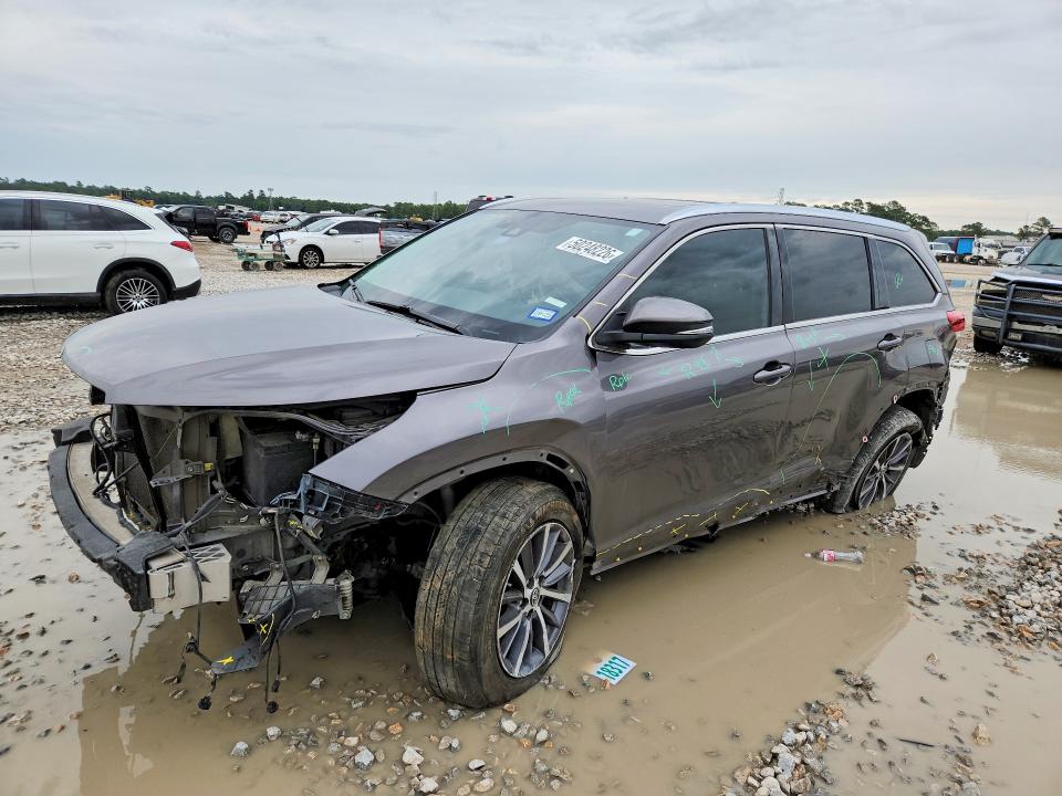 2019 Toyota Highlander მანქანა იყიდება აუქციონზე, vin: 5TDKZRFH3KS569537, აუქციონის ნომერი: 50248226