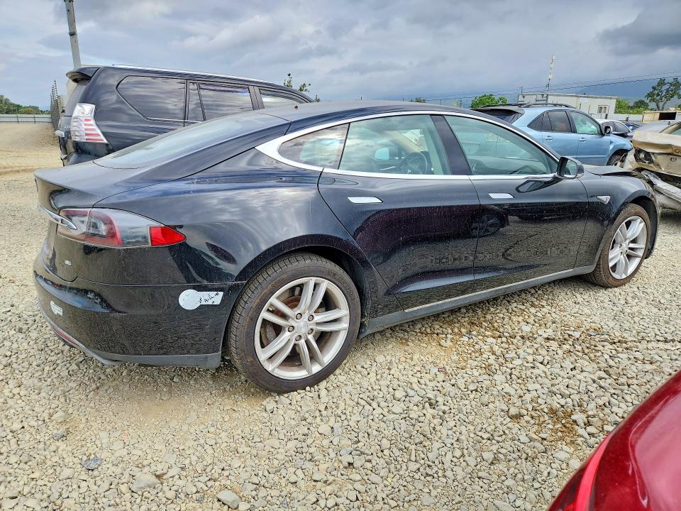 48319286 :رقم المزاد ، 5YJSA1H14EFP44685 vin ، 2014 Tesla Model S مزاد بيع