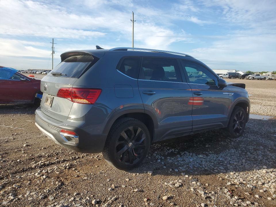 48798336 :رقم المزاد ، 3VVTX7B23NM064717 vin ، 2022 Volkswagen Taos مزاد بيع