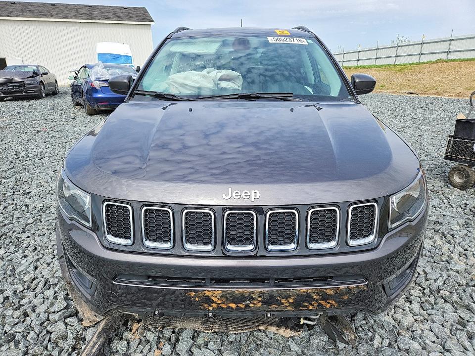 50523716 :رقم المزاد ، 3C4NJDBB0JT399795 vin ، 2018 Jeep Compass مزاد بيع