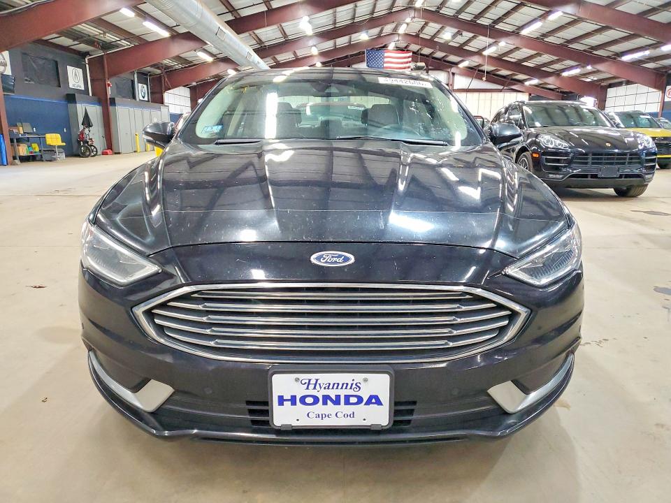 49442686 :رقم المزاد ، 3FA6P0T9XJR118533 vin ، 2018 Ford Fusion مزاد بيع