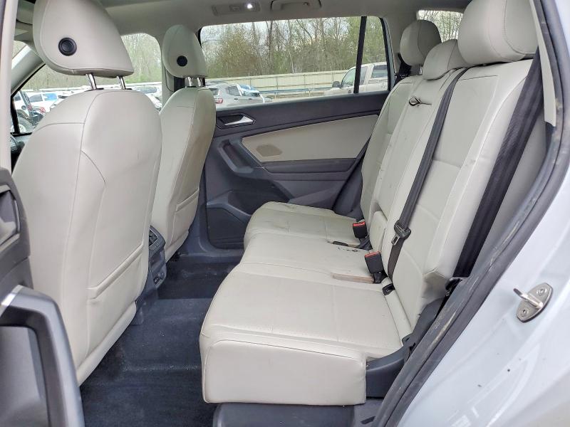 49576086 :رقم المزاد ، 3VV2B7AXXJM027682 vin ، 2018 Volkswagen Tiguan مزاد بيع