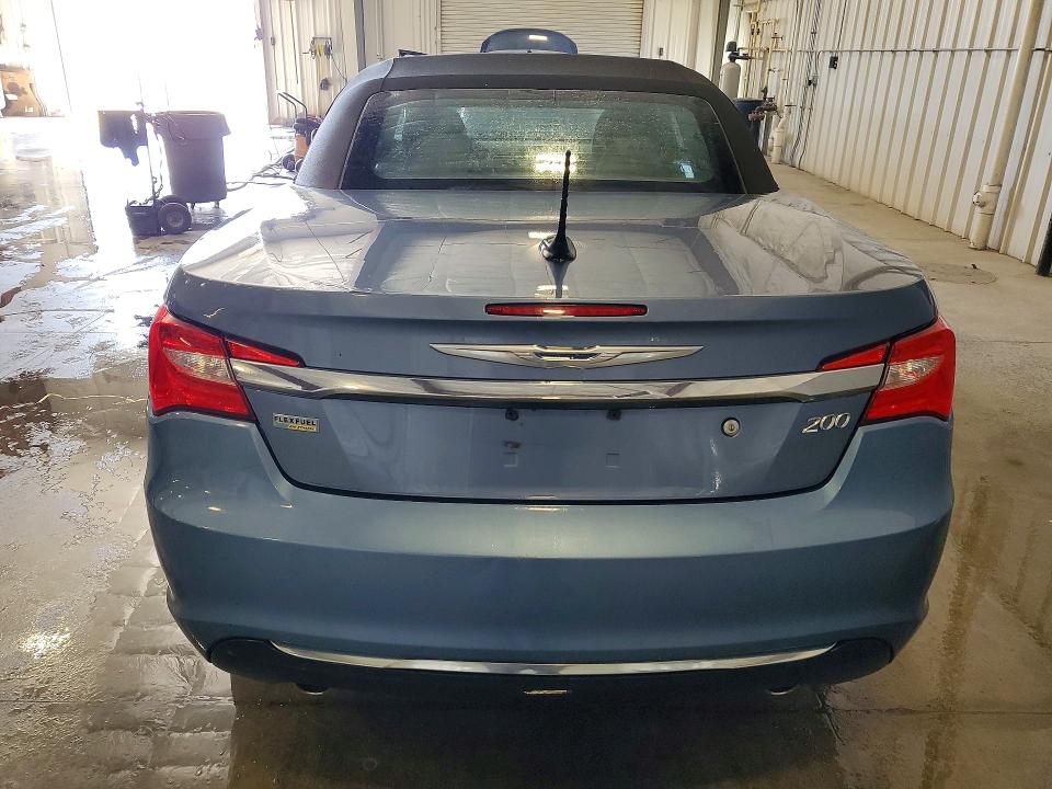 49265366 :رقم المزاد ، 1C3BC2EG2BN589421 vin ، 2011 Chrysler 200 مزاد بيع