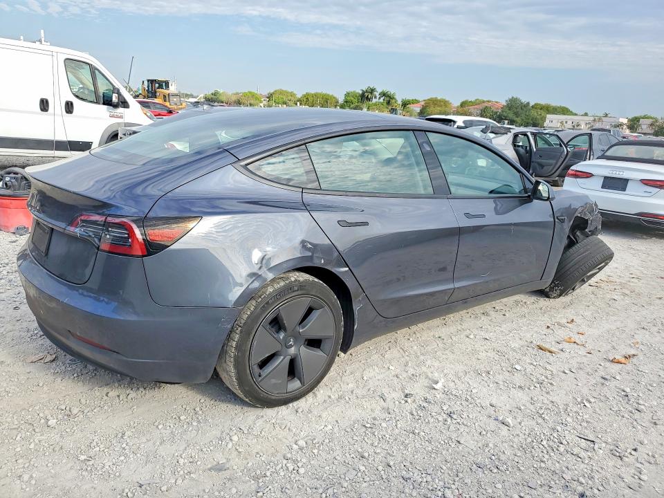 Продажа на аукционе авто 2023 Tesla Model 3, vin: 5YJ3E1EAXPF672312, номер лота: 51361206