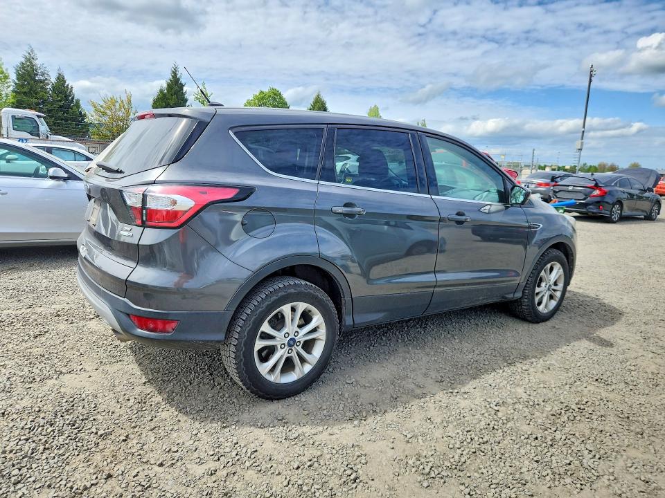 2017 Ford Escape მანქანა იყიდება აუქციონზე, vin: 1FMCU9G93HUC88185, აუქციონის ნომერი: 48693416