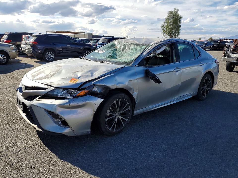 2020 Toyota Camry მანქანა იყიდება აუქციონზე, vin: 4T1G11AK7LU955632, აუქციონის ნომერი: 49324516