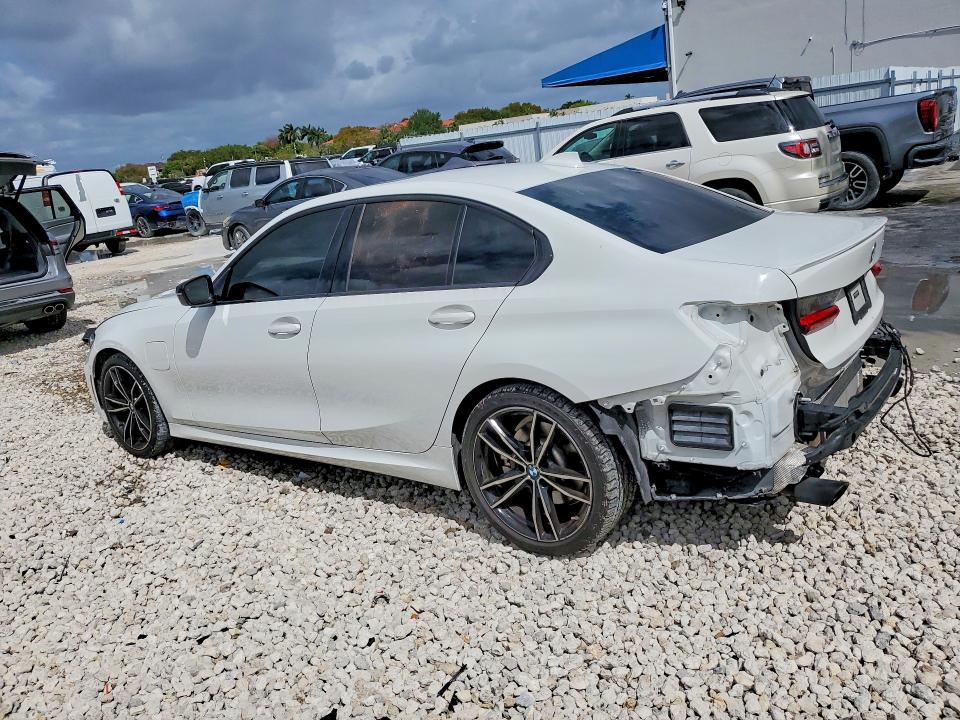 48259466 :رقم المزاد ، 3MW5P7J00M8B89427 vin ، 2021 Bmw 330e مزاد بيع