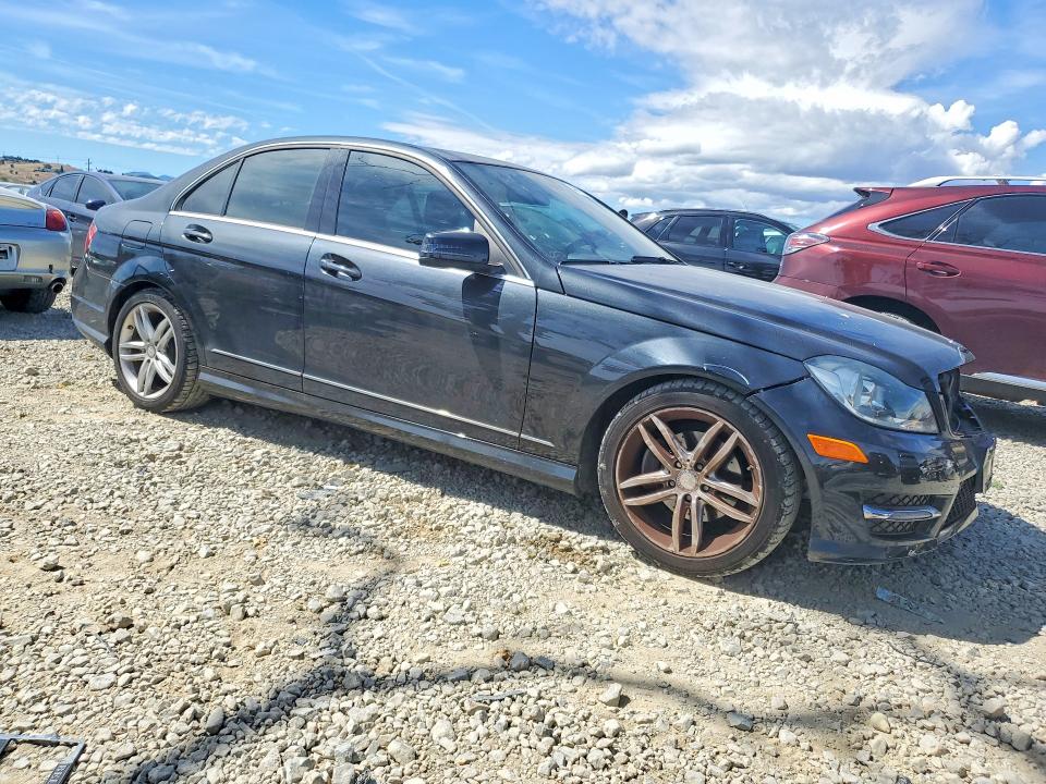 Продажа на аукционе авто 2013 Mercedes-benz C, vin: WDDGF4HBXDA788205, номер лота: 49418316