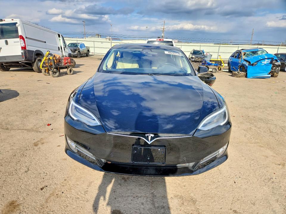 48222176 :رقم المزاد ، 5YJSA1E23HF178648 vin ، 2017 Tesla Model S مزاد بيع