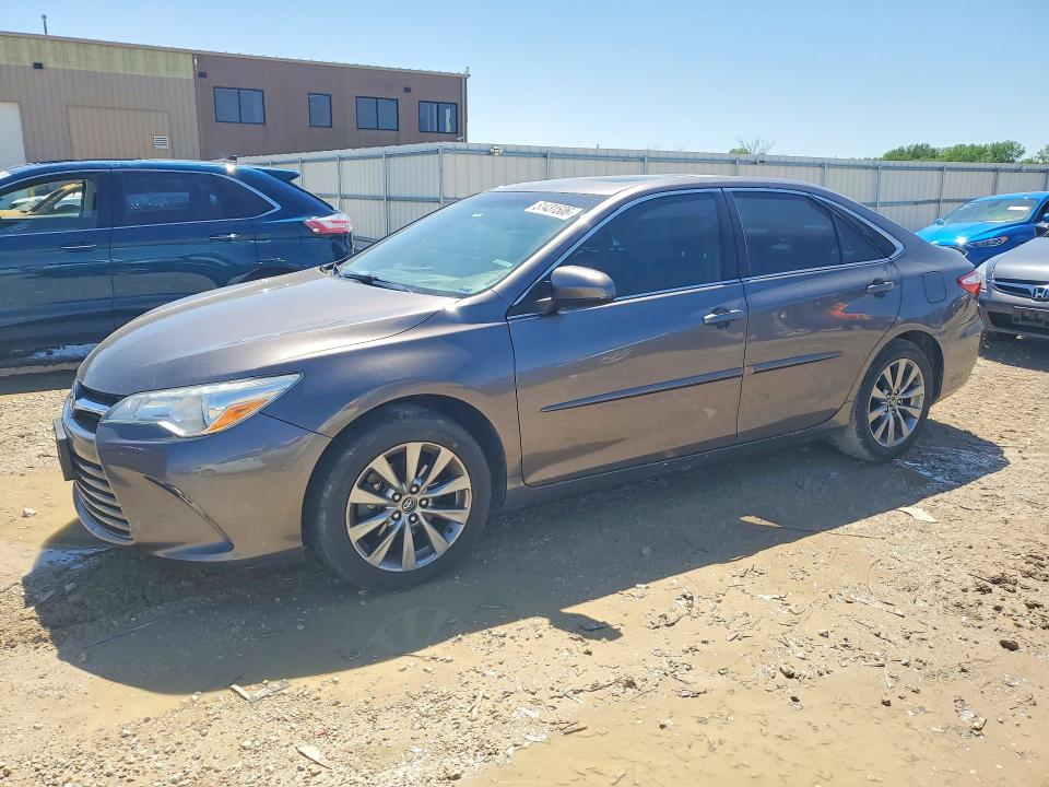 51431506 :رقم المزاد ، 4T1BF1FK2FU915757 vin ، 2015 Toyota Camry مزاد بيع