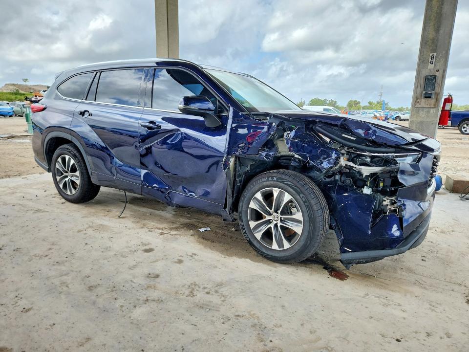 48690426 :رقم المزاد ، 5TDGZRAH4MS531217 vin ، 2021 Toyota Highlander مزاد بيع