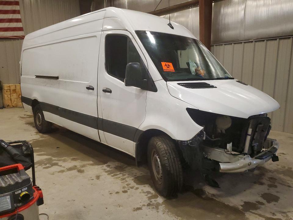 49774136 :رقم المزاد ، W1W40CHY3MT053619 vin ، 2021 Mercedes Benz Sprinter مزاد بيع