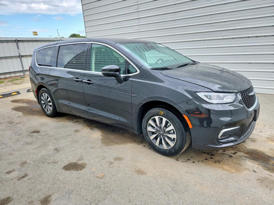 Продажа на аукционе авто 2023 Chrysler Pacifica, vin: 2C4RC1L77PR632510, номер лота: 51801226