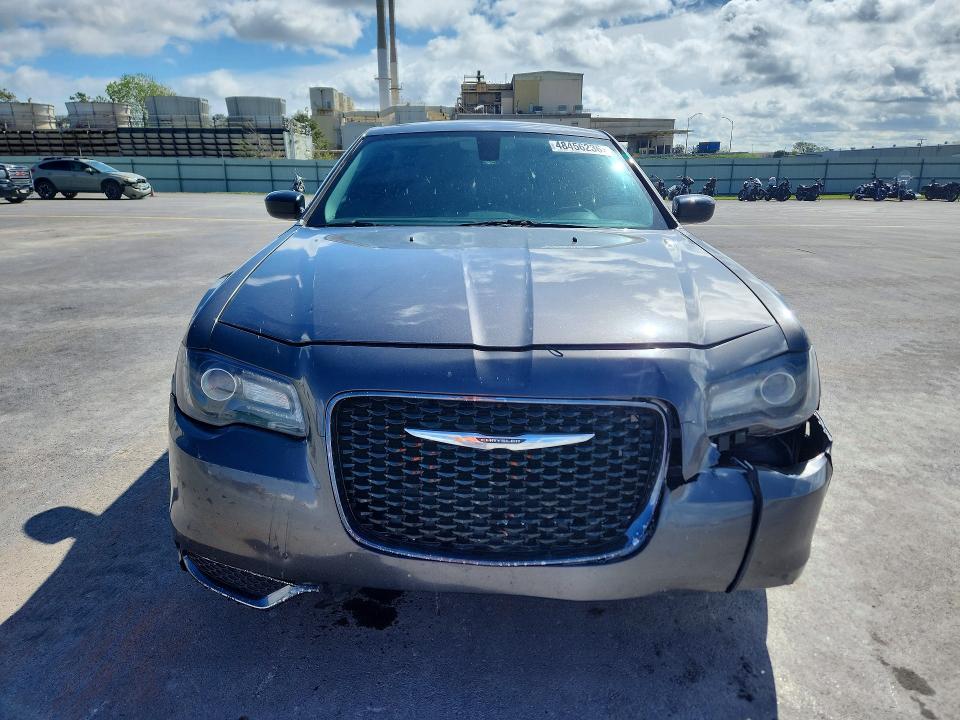 48456236 :رقم المزاد ، 2C3CCAAG6JH320592 vin ، 2018 Chrysler 300 مزاد بيع