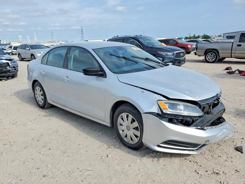 51560786 :رقم المزاد ، 3VW167AJ8GM295842 vin ، 2016 Volkswagen Jetta مزاد بيع