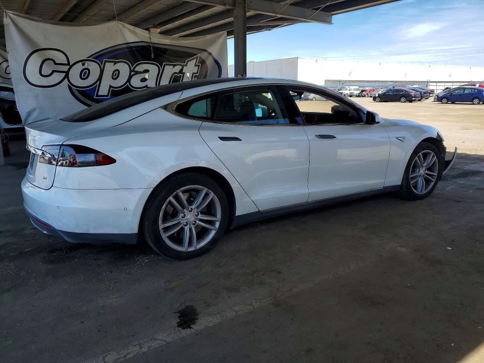 Продажа на аукционе авто 2015 Tesla Model S, vin: 5YJSA1H14FF083838, номер лота: 49106416