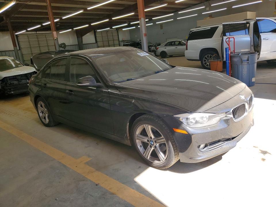50131096 :رقم المزاد ، WBA3B1G51ENT00829 vin ، 2014 Bmw 320 مزاد بيع