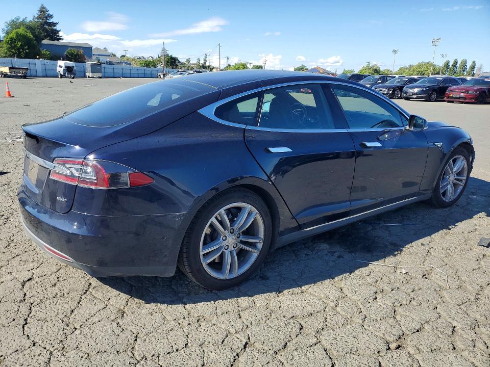 48943086 :رقم المزاد ، 5YJSA1H24FF092516 vin ، 2015 Tesla Model S مزاد بيع