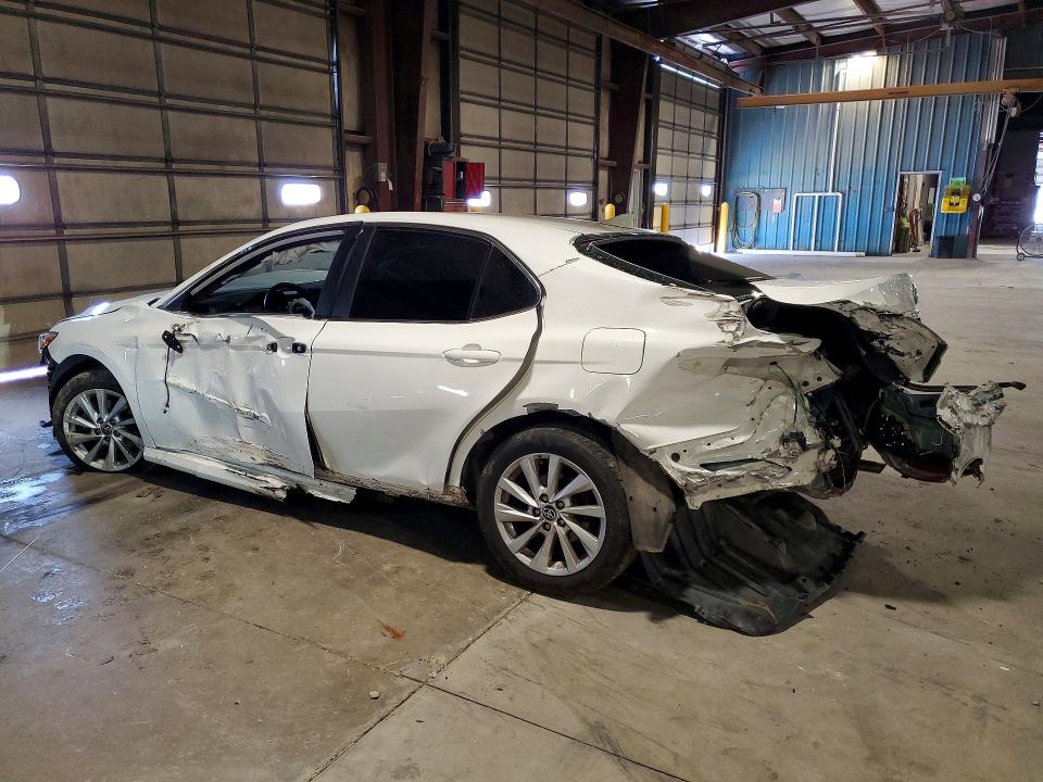 50361686 :رقم المزاد ، 4T1C11BK7MU045185 vin ، 2021 Toyota Camry مزاد بيع