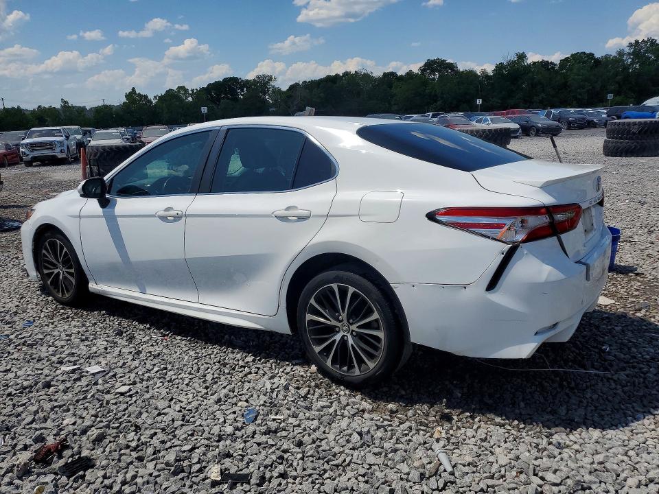 50614886 :رقم المزاد ، 4T1B11HK3JU638928 vin ، 2018 Toyota Camry مزاد بيع