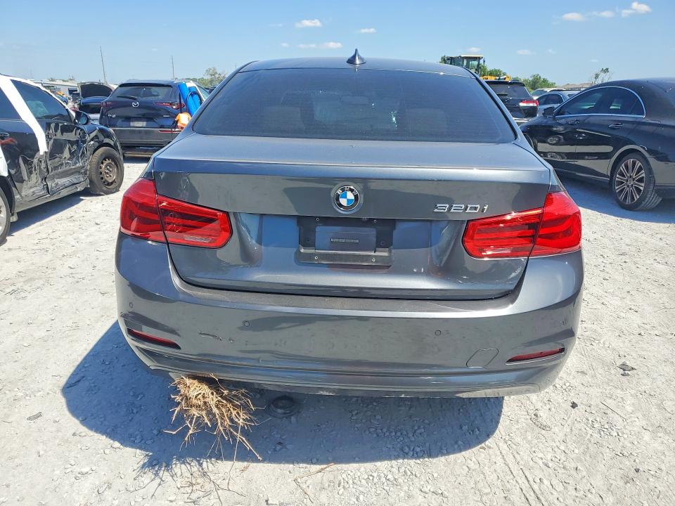 2017 Bmw 320 მანქანა იყიდება აუქციონზე, vin: WBA8E1G3XHNU18166, აუქციონის ნომერი: 50257226