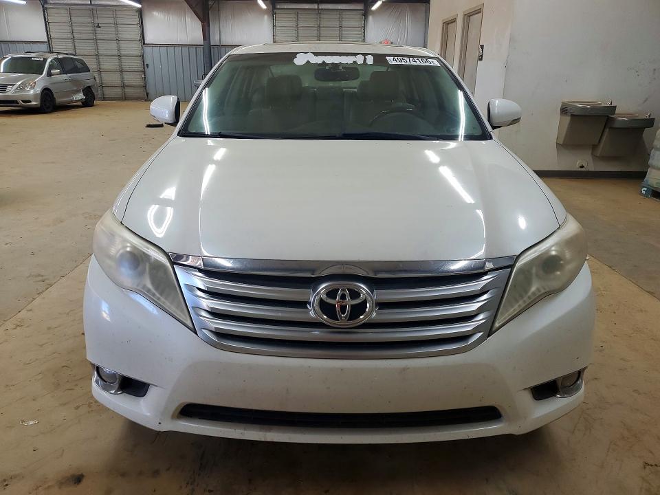 49574166 :رقم المزاد ، 4T1BK3DBXBU418458 vin ، 2011 Toyota Avalon مزاد بيع