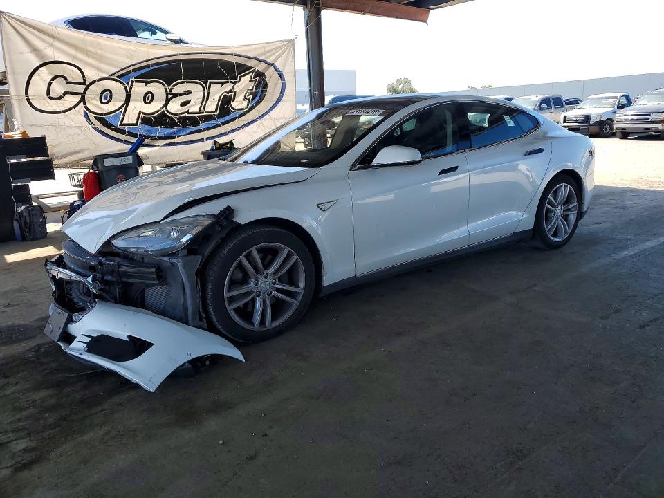Продажа на аукционе авто 2015 Tesla Model S, vin: 5YJSA1H14FF083838, номер лота: 49106416