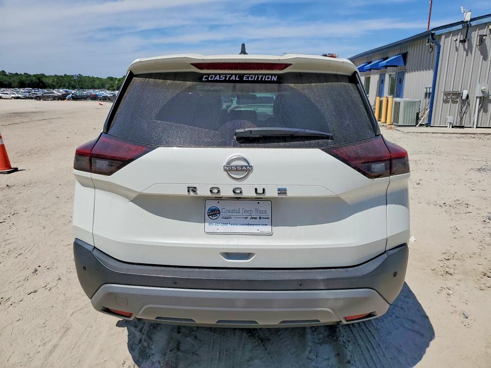 50744796 :رقم المزاد ، 5N1BT3AA5NC702521 vin ، 2022 Nissan Rogue مزاد بيع