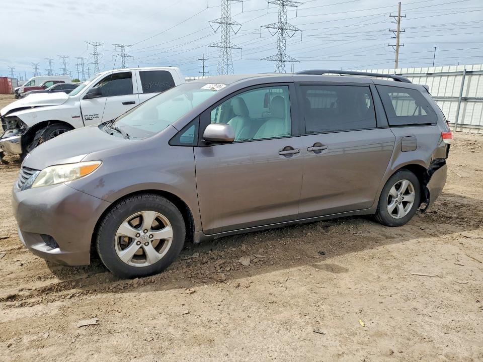 51280536 :رقم المزاد ، 5TDKK3DC9BS025553 vin ، 2011 Toyota Sienna مزاد بيع