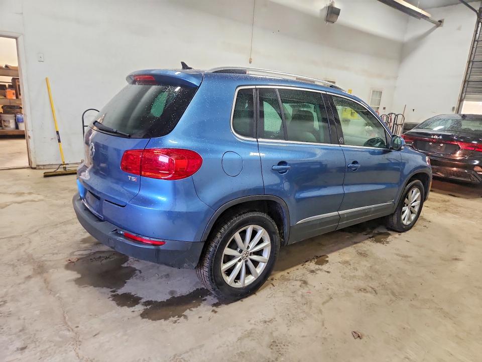 49838106 :رقم المزاد ، WVGRV7AX8HK025608 vin ، 2017 Volkswagen Tiguan مزاد بيع