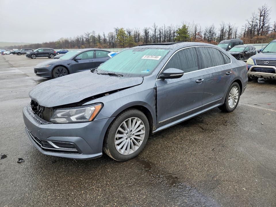 51679736 :رقم المزاد ، 1VWBT7A3XHC078813 vin ، 2017 Volkswagen Passat مزاد بيع