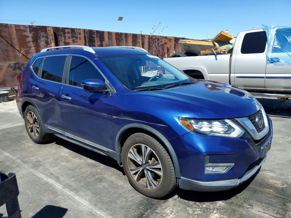 46954956 :رقم المزاد ، 5N1AT2MT9JC837840 vin ، 2018 Nissan Rogue مزاد بيع