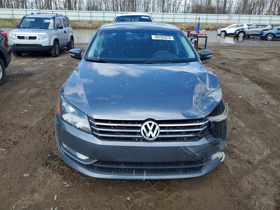 49785076 :رقم المزاد ، 1VWBN7A30DC078677 vin ، 2013 Volkswagen Passat مزاد بيع