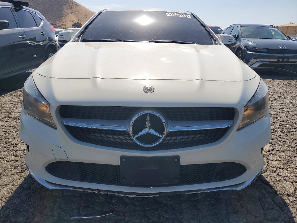 51520126 :رقم المزاد ، WDDSJ4EB5JN611806 vin ، 2018 Mercedes-benz Cla مزاد بيع