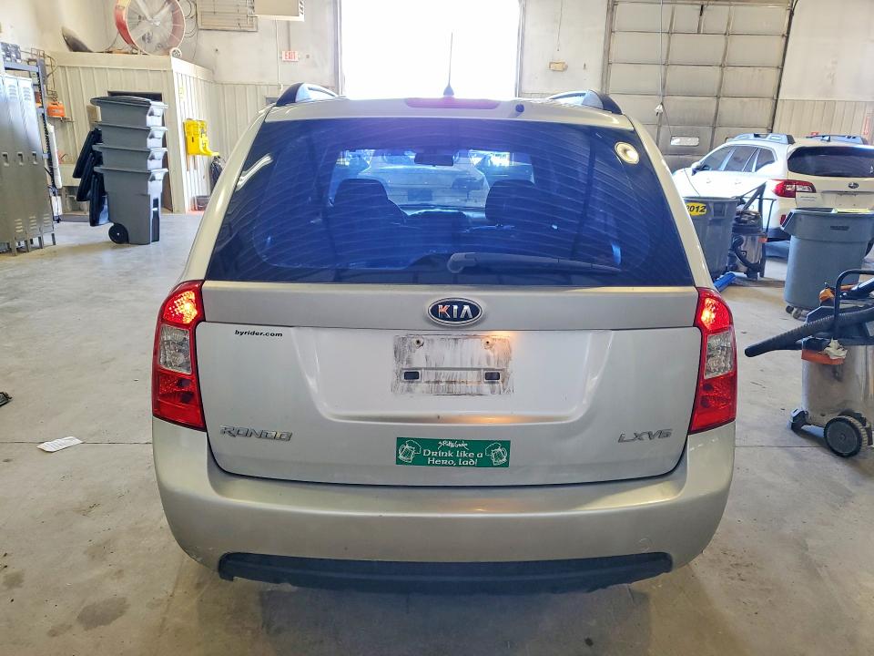 48672876 :رقم المزاد ، KNAFG526187160182 vin ، 2008 Kia Rondo مزاد بيع