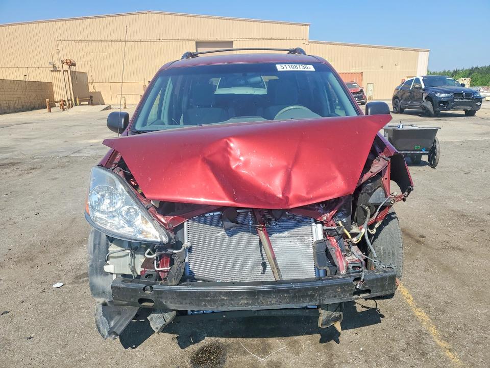 51108736 :رقم المزاد ، 5TDKK4CC7AS327154 vin ، 2010 Toyota Sienna مزاد بيع