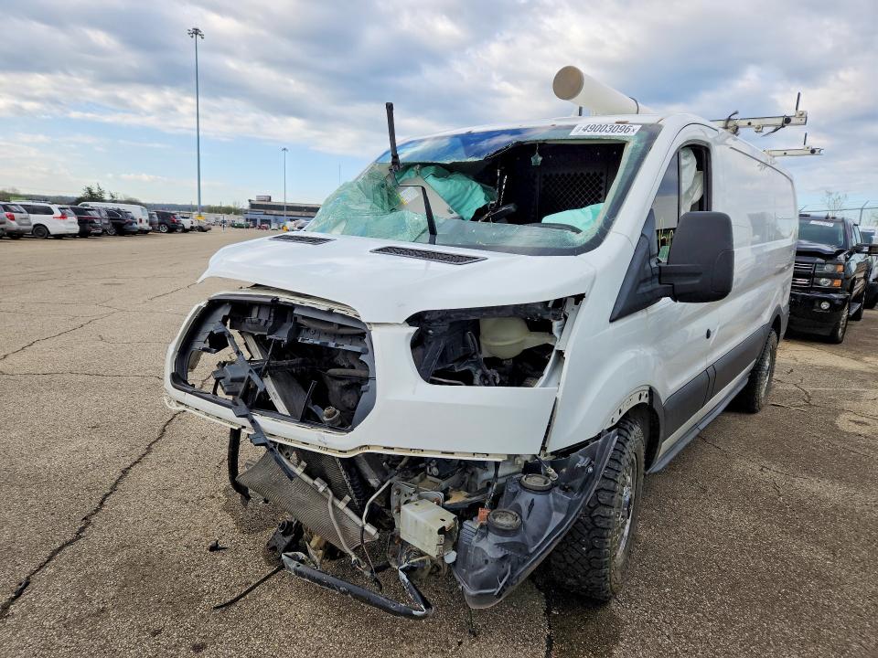 49003096 :رقم المزاد ، 1FTYE1ZM8JKA47718 vin ، 2018 Ford Transit مزاد بيع