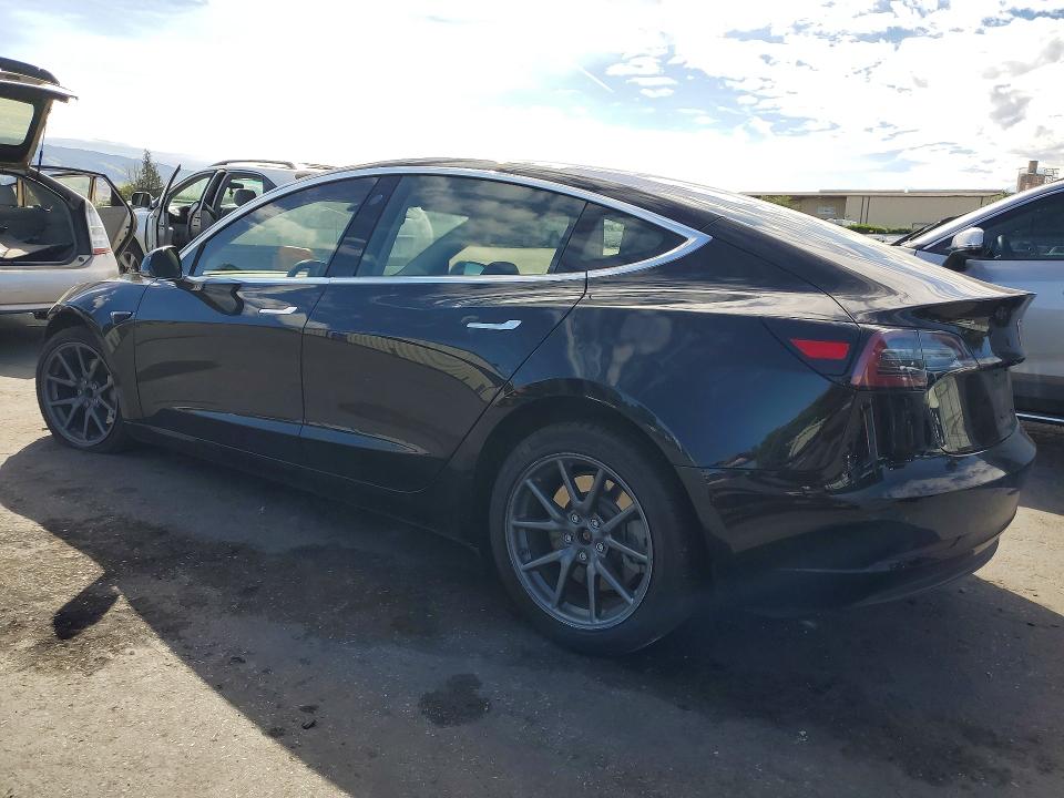 50509646 :رقم المزاد ، 5YJ3E1EAXJF018739 vin ، 2018 Tesla Model 3 مزاد بيع