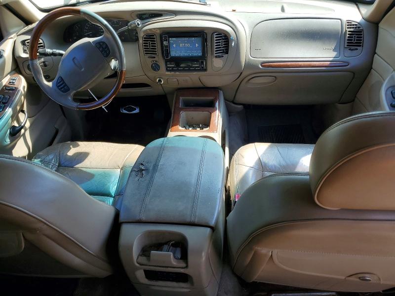 48108216 :رقم المزاد ، 5LMPU28A9YLJ00290 vin ، 2000 Lincoln Townhouse Navigator مزاد بيع