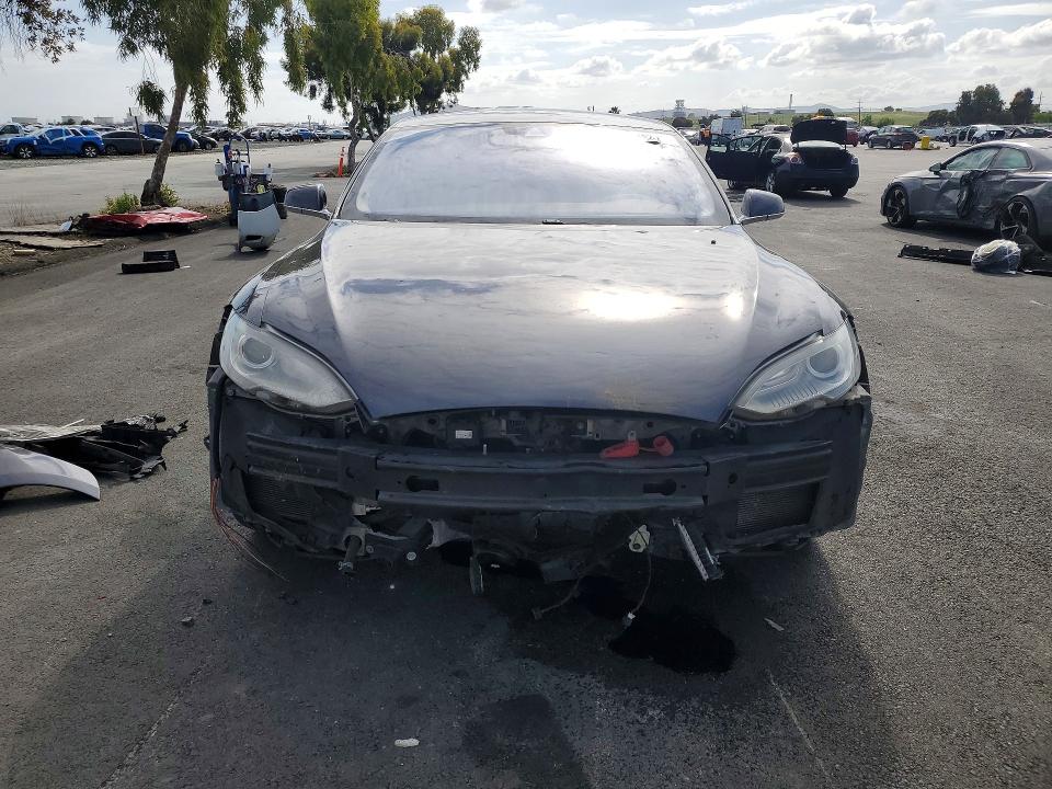 2015 Tesla Model S მანქანა იყიდება აუქციონზე, vin: 5YJSA1H17FF098172, აუქციონის ნომერი: 54099606