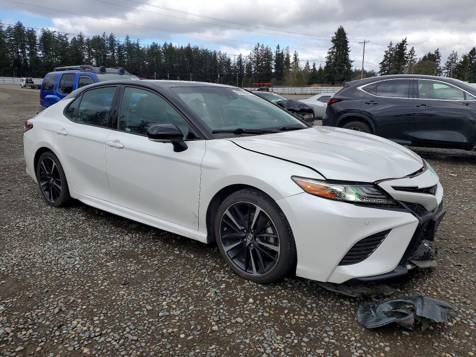 48157646 :رقم المزاد ، 4T1BZ1HK6JU001640 vin ، 2018 Toyota Camry مزاد بيع
