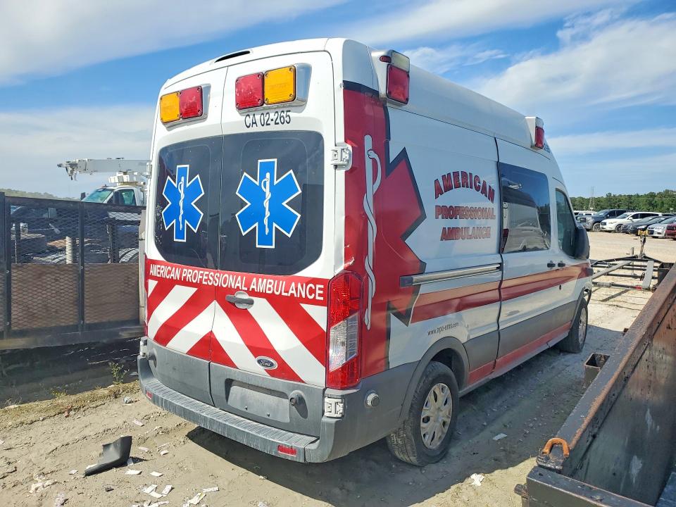 47815446 :رقم المزاد ، 1FDYR2XV5FKB29625 vin ، 2015 Ford Transit مزاد بيع